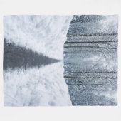 Misty Winter Forest Path Winter Landscape フリースブランケット (正面(横))