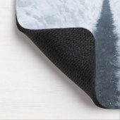 Misty Winter Forest Path Winter Landscape マウスパッド (コーナー)