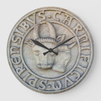 Mittelalterliches Metzger Relief mit Kuh und Bulle ラージ壁時計