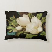 MJ Headeによる青いベルベットの布の上の巨大なマグノリアス アクセントクッション (裏面)