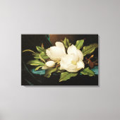 MJ Headeによる青いベルベットの布の上の巨大なマグノリアス キャンバスプリント (正面)