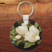 MJ Headeによる青いベルベットの布の上の巨大なマグノリアス キーホルダー (正面)