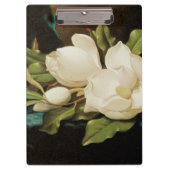 MJ Headeによる青いベルベットの布の上の巨大なマグノリアス クリップボード (正面)