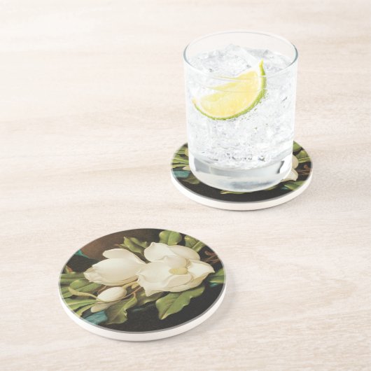 MJ Headeによる青いベルベットの布の上の巨大なマグノリアス コースター (側面)