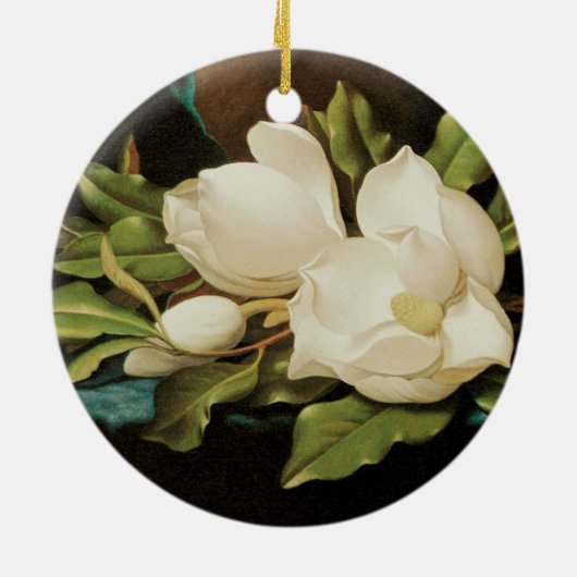 MJ Headeによる青いベルベットの布の上の巨大なマグノリアス セラミックオーナメント (裏面)