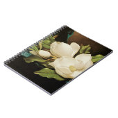 MJ Headeによる青いベルベットの布の上の巨大なマグノリアス ノートブック (左側)