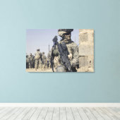 MK-48で武装した兵士 キャンバスプリント (インサイチュ (ウッドフロア))