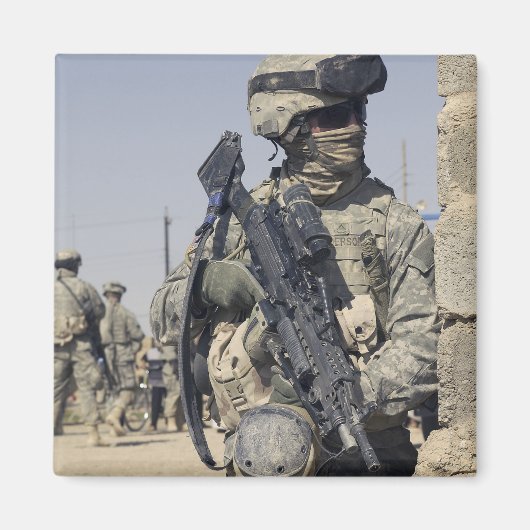 MK-48で武装した兵士 マグネット (正面)