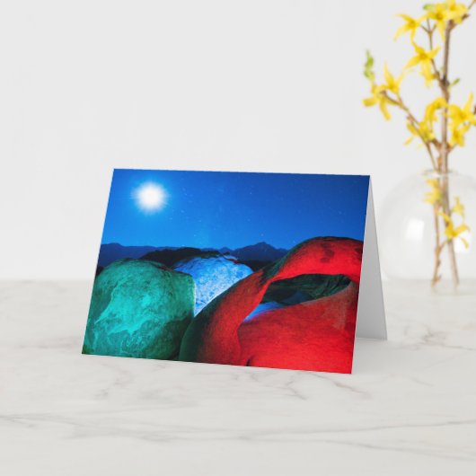 Mobius Arch & Rocks | Alabama Hills, California カード (黄色い花)