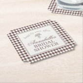 Mocha Brown Harlequin Checkered Bridal Shower ペーパーコースター (アングル)