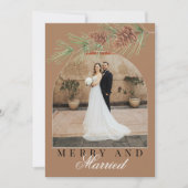 Mocha Brown Pine Merry & Married Photo Christmas シーズンカード (正面)