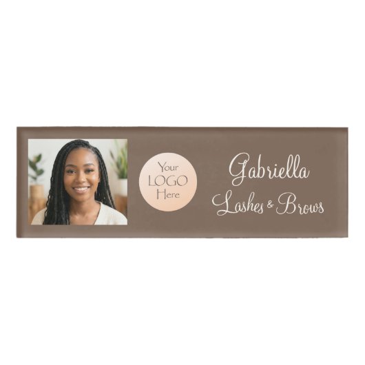 Mocha Brown Script Logo Photo Lashes and Brows 名札 (正面)