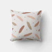 Mocha Mousse Feathers Throw Pillow クッション (正面)