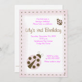 MODピンクのてんとう虫 かわいいてんとう虫の誕生日招待状 招待状 (正面/裏面)