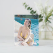 Model In Yellow Bikini シーズンポストカード (スタンド正面)