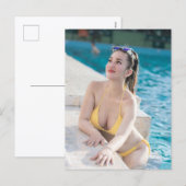 Model In Yellow Bikini シーズンポストカード (正面/裏面)