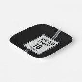 Modern 16th Birthday Speed Sign ペーパープレート (傾斜あり)