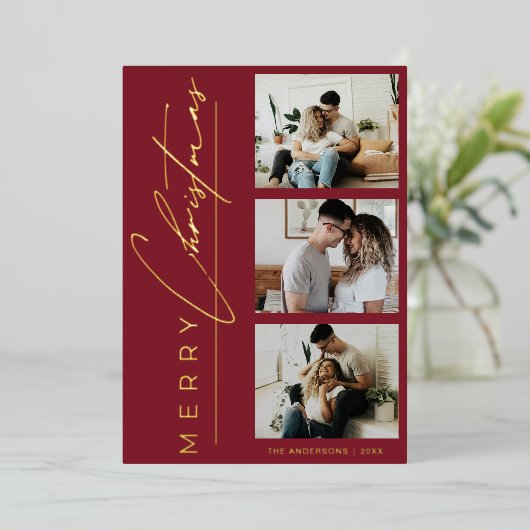 Modern 3 Photo Minimalist Red Christmas Script 箔シーズンカード (立ち正面)