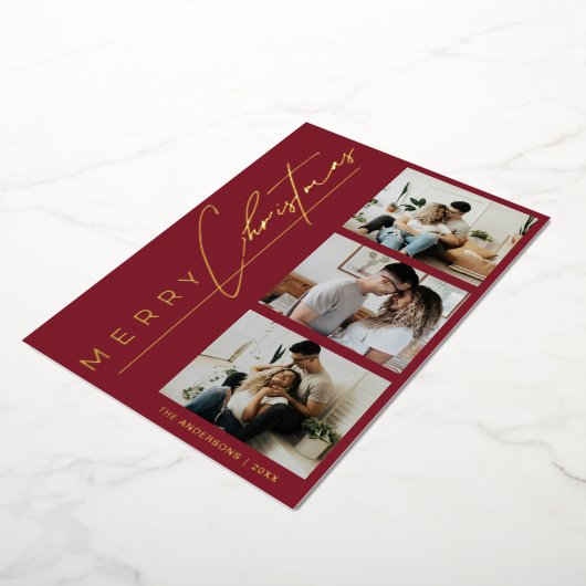 Modern 3 Photo Minimalist Red Christmas Script 箔シーズンカード (回転した状態)