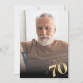 Modern 70th Seventy Birthday Photo Gold Glitter 招待状 (裏面)