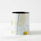 Modern Abstract Botanical Yellow Billy Button ツートーンマグカップ (中央)