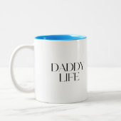 Modern and Classy Typography Daddy Life ツートーンマグカップ (左)