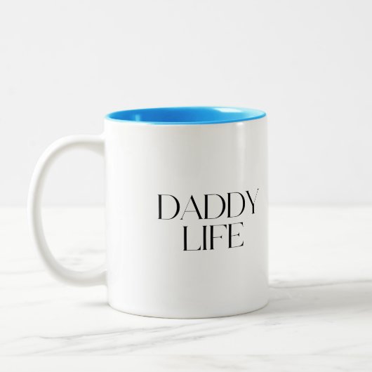 Modern and Classy Typography Daddy Life ツートーンマグカップ (左)