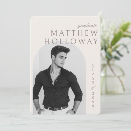 Modern Arch Beige Graduation Announcement 招待状 (スタンド正面)