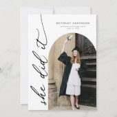 Modern Arch Photo She Did It Graduation 招待状 (正面)
