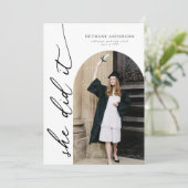 Modern Arch Photo She Did It Graduation 招待状 (スタンド正面)
