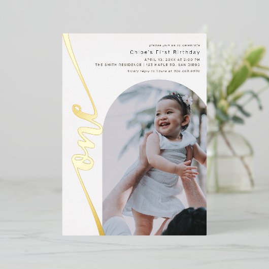 Modern Arch Photo Vertical Script 1st Birthday 箔招待状 (立ち正面)