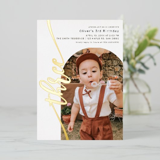 Modern Arch Photo Vertical Script 3rd Birthday 箔招待状 (立ち正面)