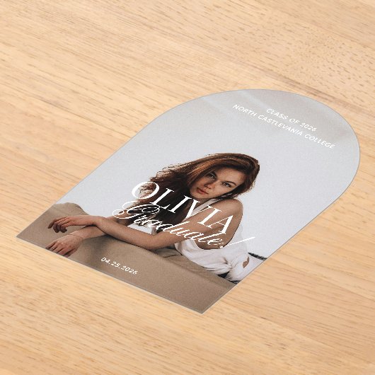 Modern Arch Typography Script Grad Announcement アクリル招待状 (レイダウン)