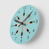 Modern Artistic Synchronized Swimmers Gold Dots   ラウンド壁時計 (傾斜)