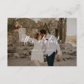 Modern Beige Photo Script Wedding Details エンクロージャーカード (正面)