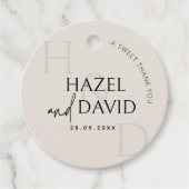 Modern Black and Ivory Monogram Minimalist Wedding フェイバータグ (正面)