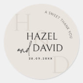 Modern Black and Ivory Monogram Minimalist Wedding ラウンドシール (正面)