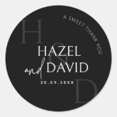 Modern Black and White Monogram Minimalist Wedding ラウンドシール (正面)