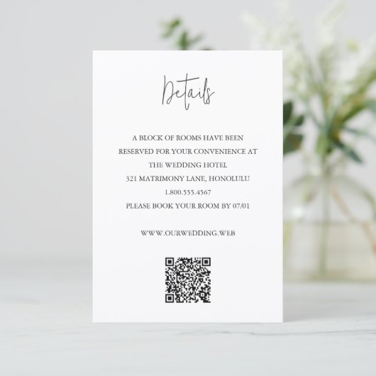 Modern Black and White QR Code Chic Wedding エンクロージャーカード (スタンド正面)