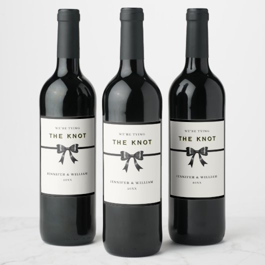 Modern Black Bow Engagement Wine bottle  ワインラベル (ボトル)