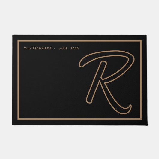Modern Black Gold Monogram Script Family Name ドアマット (正面)
