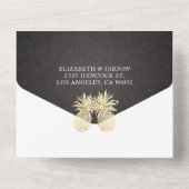 Modern Black & Gold Pineapples Couple Wedding RSVP オールインワン招待状 (裏面)