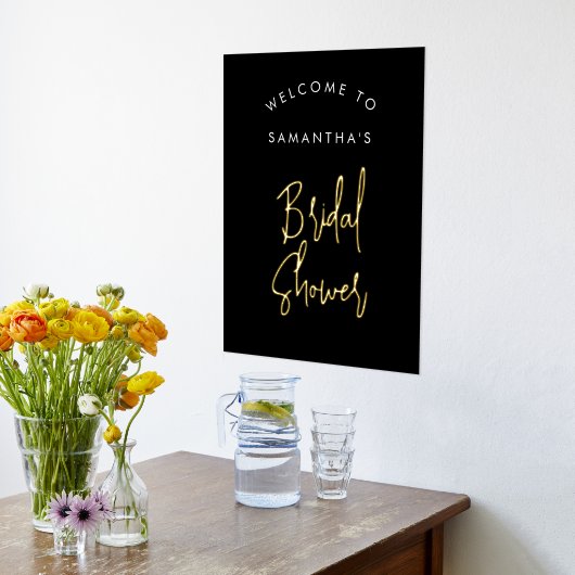 Modern Black Script Welcome Bridal Shower Gold 箔ポスター (レイダウン (キッチン))