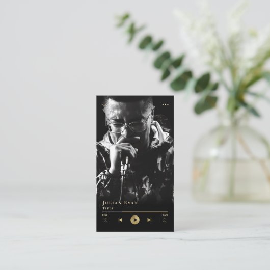 Modern Black Shiny Gold Musician Business Card 名刺 (スタンド正面)