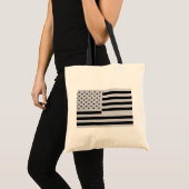 Modern Black & Silver American Flag Brushed Metal トートバッグ (正面(商品))