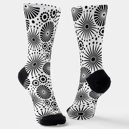 Modern Black White Geometric Flowers Starburst  ソックス (傾斜あり)