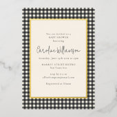 Modern Black White Gingham Plaid Baby Shower Gold 箔招待状 (正面)