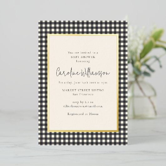 Modern Black White Gingham Plaid Baby Shower Gold 箔招待状 (立ち正面)