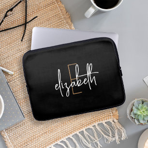 Modern Black White Monogram Name ラップトップスリーブ
