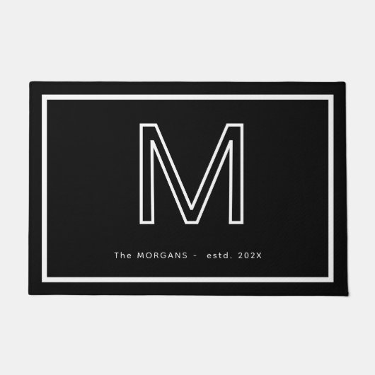Modern Black White Monogram Script Family Name ドアマット (正面)